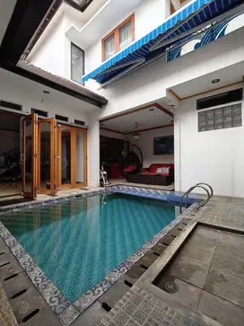Rumah mewah siap huni di Jatiwaringin Jakarta timur