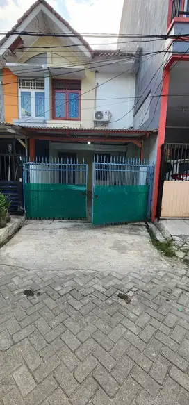 Disewakan rumah 2 lt 4x15 taman palem