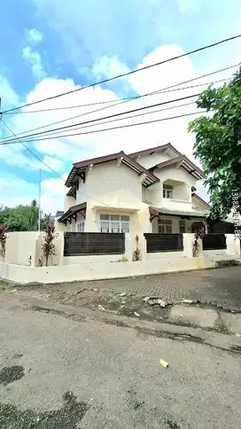Rumah Hook Selesai Renovasi Depan Taman Di Bintaro Jaya Sektor 2