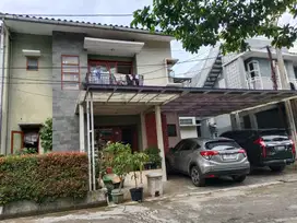 Dijual Rumah 2 Tingkat LB 250 m2 / LT 186 m2