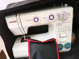 Jual cepat mesin jahit portable kondisi mulus jarang dipake