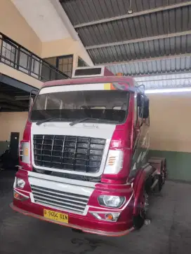 Head tractor beiben tronton 6x4 roda 10 tahun 2011
