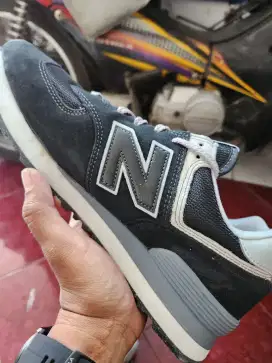 New Balance 574 Classic Size 44 Original 100% Kondisi Second Like New