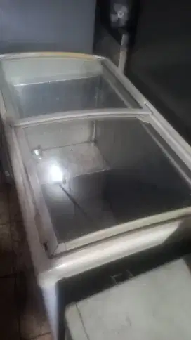 Di jual feezer sleding  merk Fregegate normal