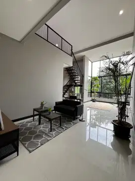 Rumah Modern Lingkungan Asri di BSD Versailes