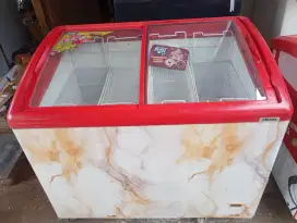 Freezer sleding kaca UK.280liter