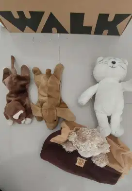 2 boneka pasir dan tempat tisue