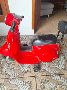 DIJUAL MAINAN MOTOR VESPA ANAK