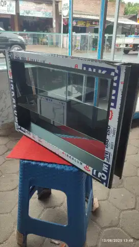 Boven aluminium kaca silang