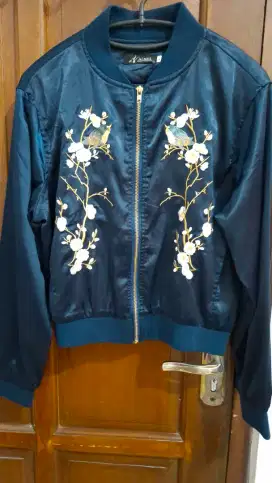 Preloved Jacket Bomber Cewek
