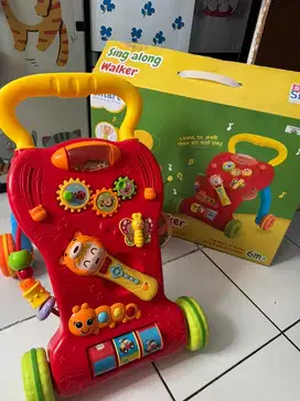 Baby Walker untuk anak belajar jalan