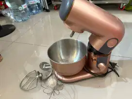 Dijual Stand Mixer SIGNORA – Rose Gold
Kondisi normal & terawat NEGO!!