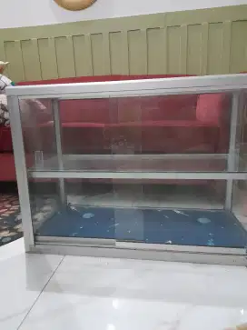 Etalase kaca buat usaha