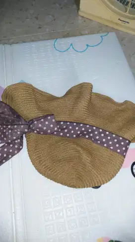 Topi coklat pantai