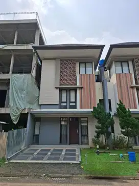 Disewakan Hunian 3 Lantai Full Furnish di Regentown, BSD City, Tgr