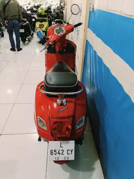 Piaggio VESPA GTS 150 2017 KM MASIH 11RIBU