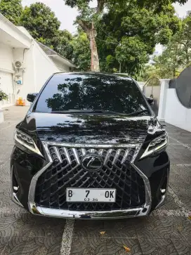 Mobil Lexus LM 350 tahun 2023