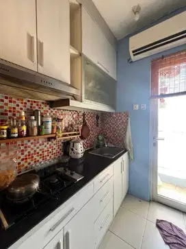 Dijual Apartemen Gunawangsa Manyar Studio, Furnished, Strata, 100 Juta