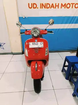 Kondisi 95% PIAGGIO VESPA GTS 2017 150CC ISTIMEWA