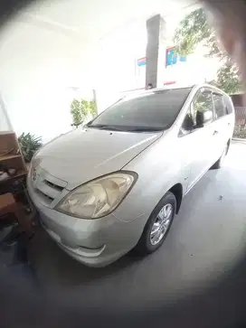 Toyota Kijang Innova 2005 Bensin