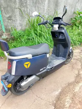 Motor listrik Yadea E 8 S pro 2024/Nik2023 Baterai6 baru/pajak Baru