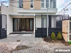 Dijual RumahHook Griya Babatan Mukti Strategis Siap Huni