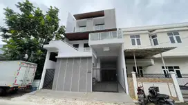 DIJUAL RUMAH BARU MINIMALIS HADAP TIMUR LAUT DI TAMAN SURYA 3