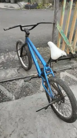 Sepeda bmx merk united