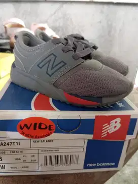 Sepatu anak New balance