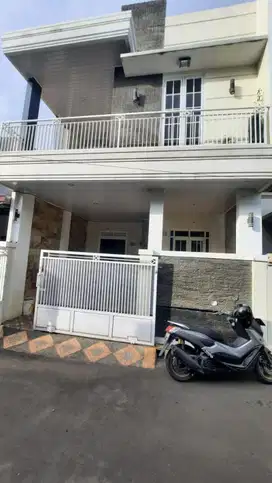 Rumah Strategis Akses Dekat RS dan Mall di Cibubur Siap Huni J-22162