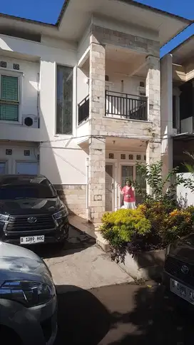 rumah jakbar taman kencana 8x18,semi furnish,2 lantai,bagus rapih