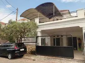 Rumah 2 Lantai Bagus di Dian Istana Siap Huni