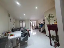 DIJUAL RUMAH BAGUS MINIMALIS HADAP TIMUR LAUT TERMURAH DI TAMAN PALEM
