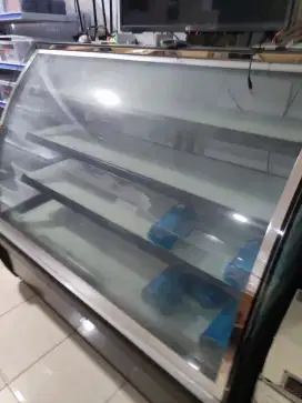 SHOWCASE GETRA SOWCAS SOKES KUE ROTI MAKANAN FROZEN