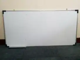 Whiteboard (papan tulis)