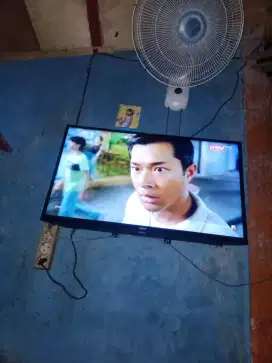 jual smart tv merk chiq