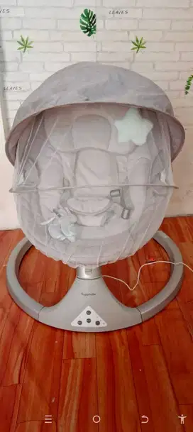 Sugar Baby Hug Me Automatic Baby Swing Chair with Table Mumer