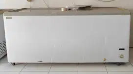 Freezer 650 liter sleding kaca