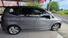 Di jual mobil jazz