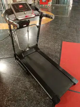 Treadmill elektrik 2fungsi bekas display toko