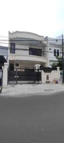 DISEWA RUMAH AGUNG PERMAI UKU 7X15 BARU RENOVASI RAPI 2,5 LT SIAP HUNI