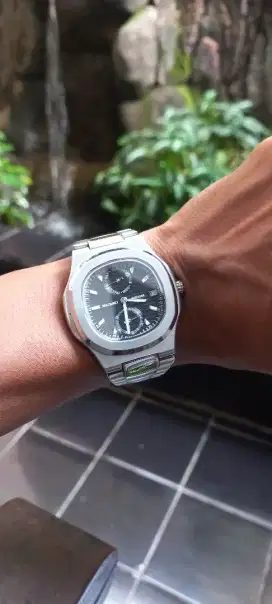 Jam Tangan Fashion Nautilus Model