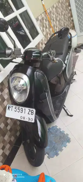 Scoopy Hitam 2015