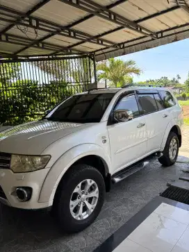 Mitsubishi Pajero Sport Dakar 4x4 Diesel VGT, 2014 Warna Putih