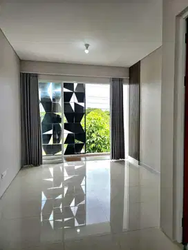 Ciamik Baru Renov Semi Furnish Rumah di Royal Residence