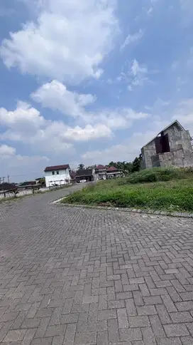 Hunian Villa Sejuk di Batu – 3KT, 2KM, Jalan Lebar, View Asri!