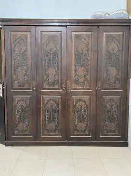 Dijual lemari pakaian 4 pintu