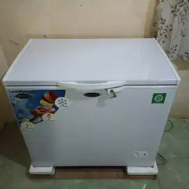 Dijual freezer 200L cocok untuk usaha