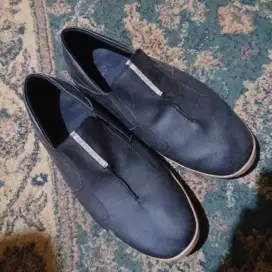 Sepatu Kets Formal Santai