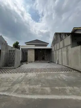 Rumah Mewah Carpot 2 Mobil Utara Bandara Adisucipto Jl Solo